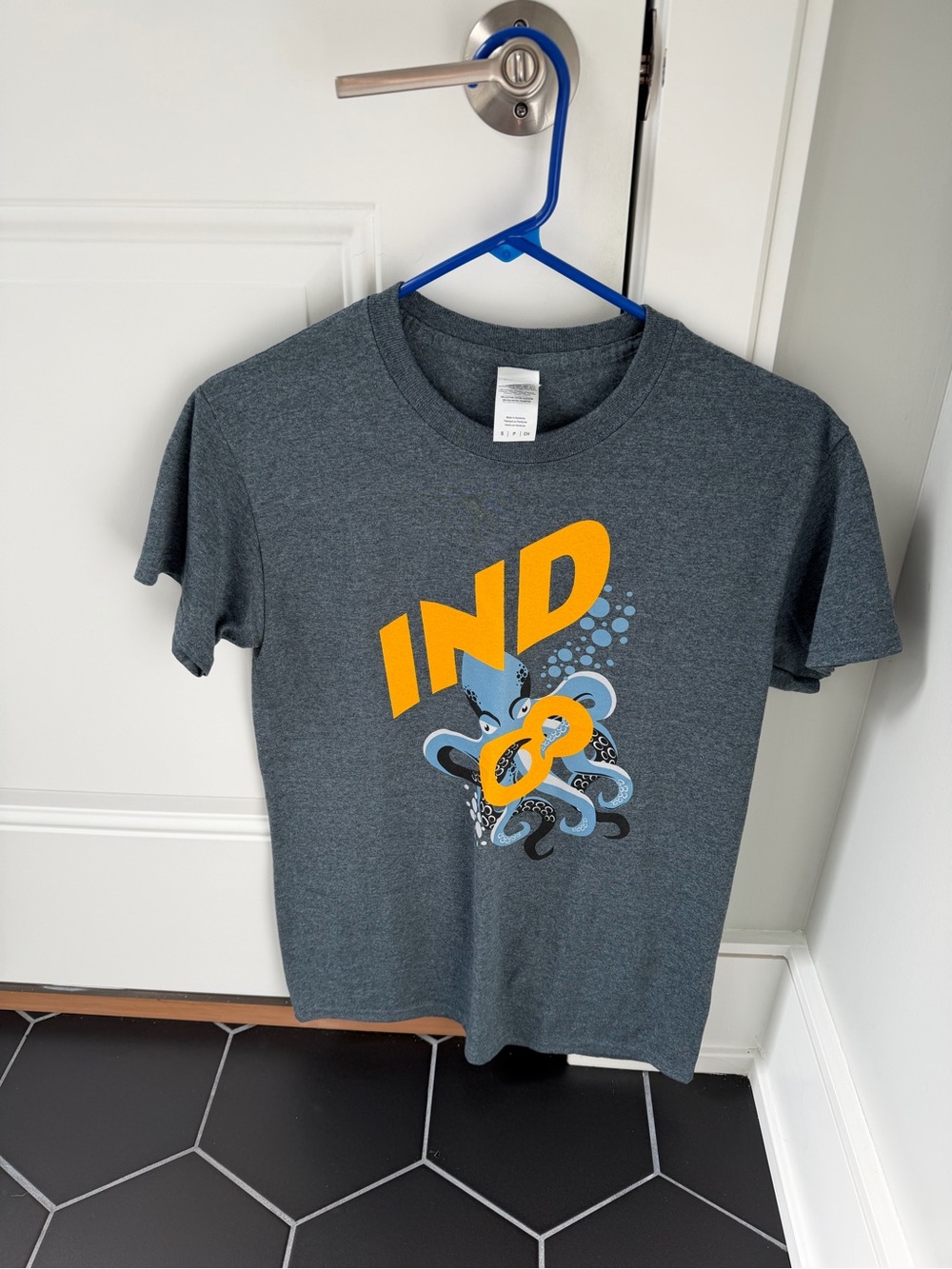 NWOT Amazon IND8 octopus graphic tshirt